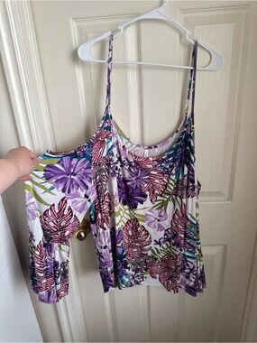 Acting Pro Boutique Cold Shoulder Top
